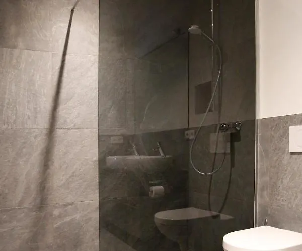 Bacher アパート *